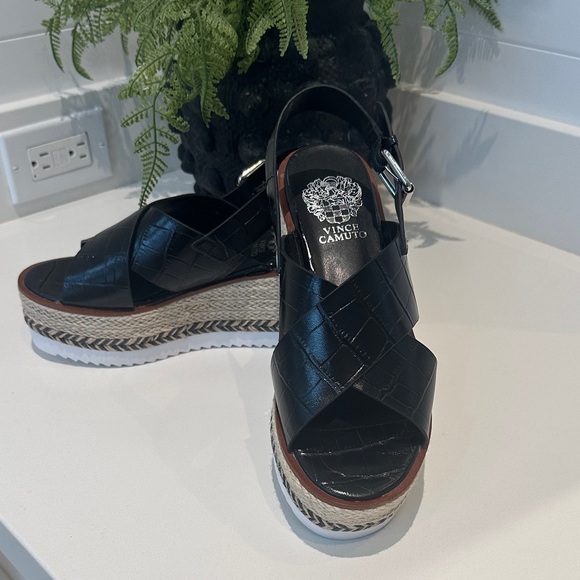 Vince Camuto Black Croc-Embossed Platform Sandals. New never worn. - Picture 1 of 4